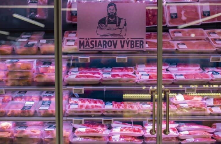 Slovenské kuracie mäso na pultoch predajní BILLA