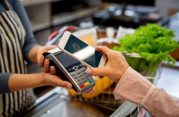 Platenie smartfónom v obchodoch využíva 3 z 10 Slovákov