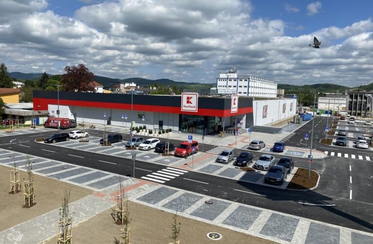 Kaufland v Trenčíne aj so zelenou strechou