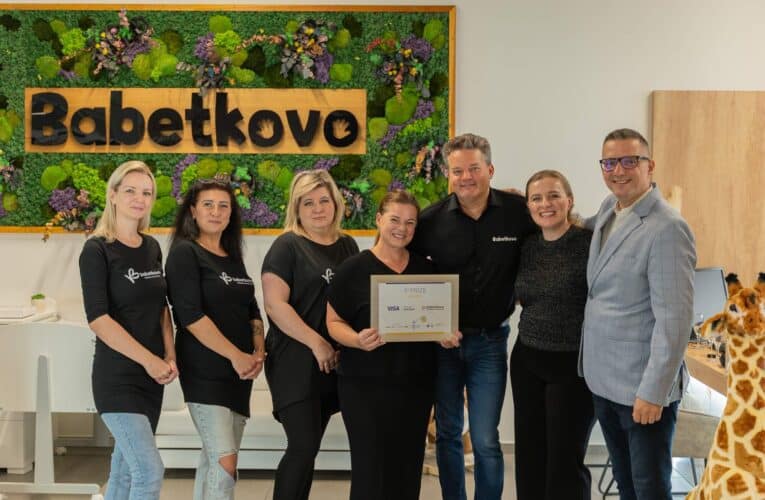 Odovzdávanie ocenenia v obchode Babetkovo